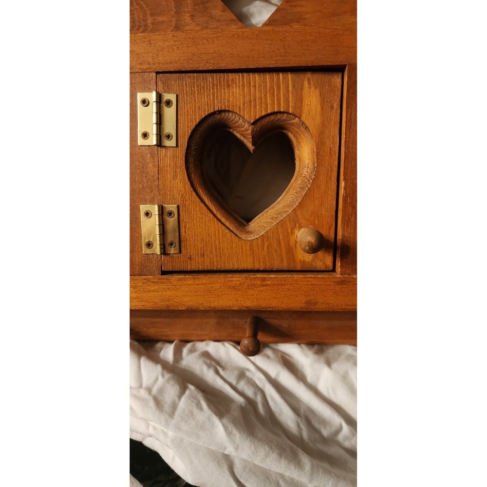 Vintage Wooden Curio Heart Cut Out Shadow Box Country Cottage Core Shelf Pegs - Picture 3 of 6
